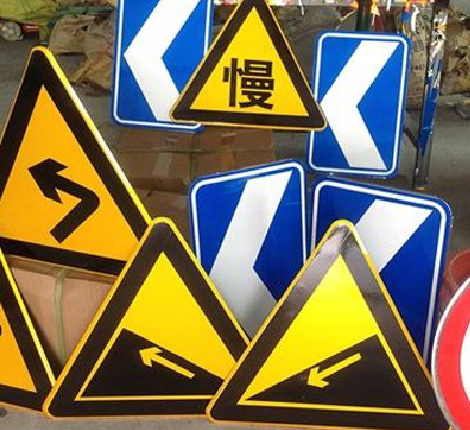 商南标识标牌中颜色的确定是很重要的。